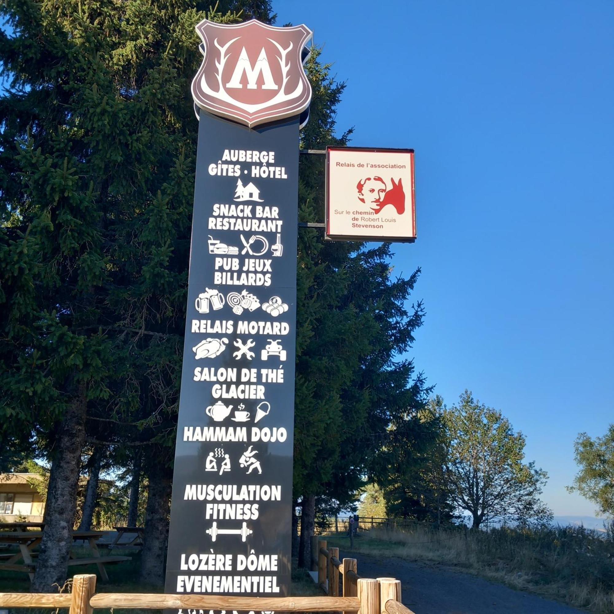 ホテル Montlo Relais Des Cerfs Cubieres エクステリア 写真