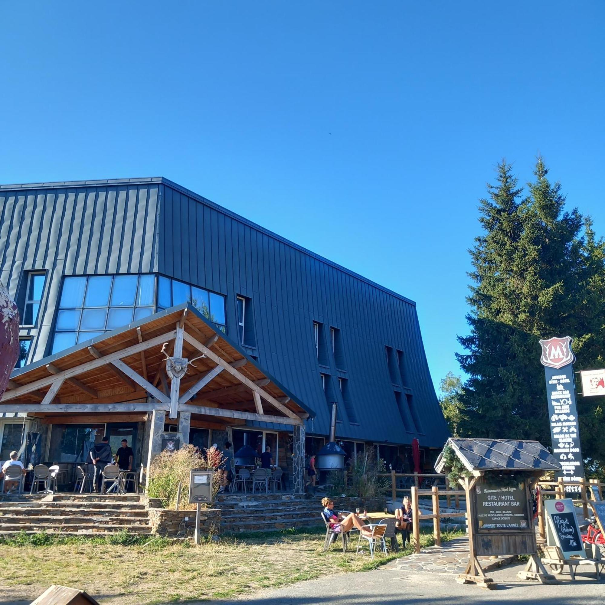 ホテル Montlo Relais Des Cerfs Cubieres エクステリア 写真